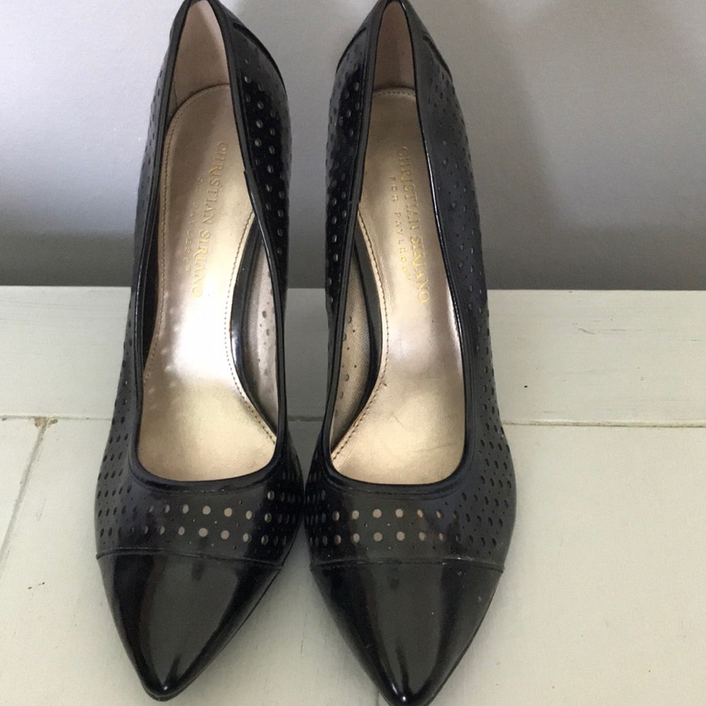 Woman’s black heels size 7 1/2 w